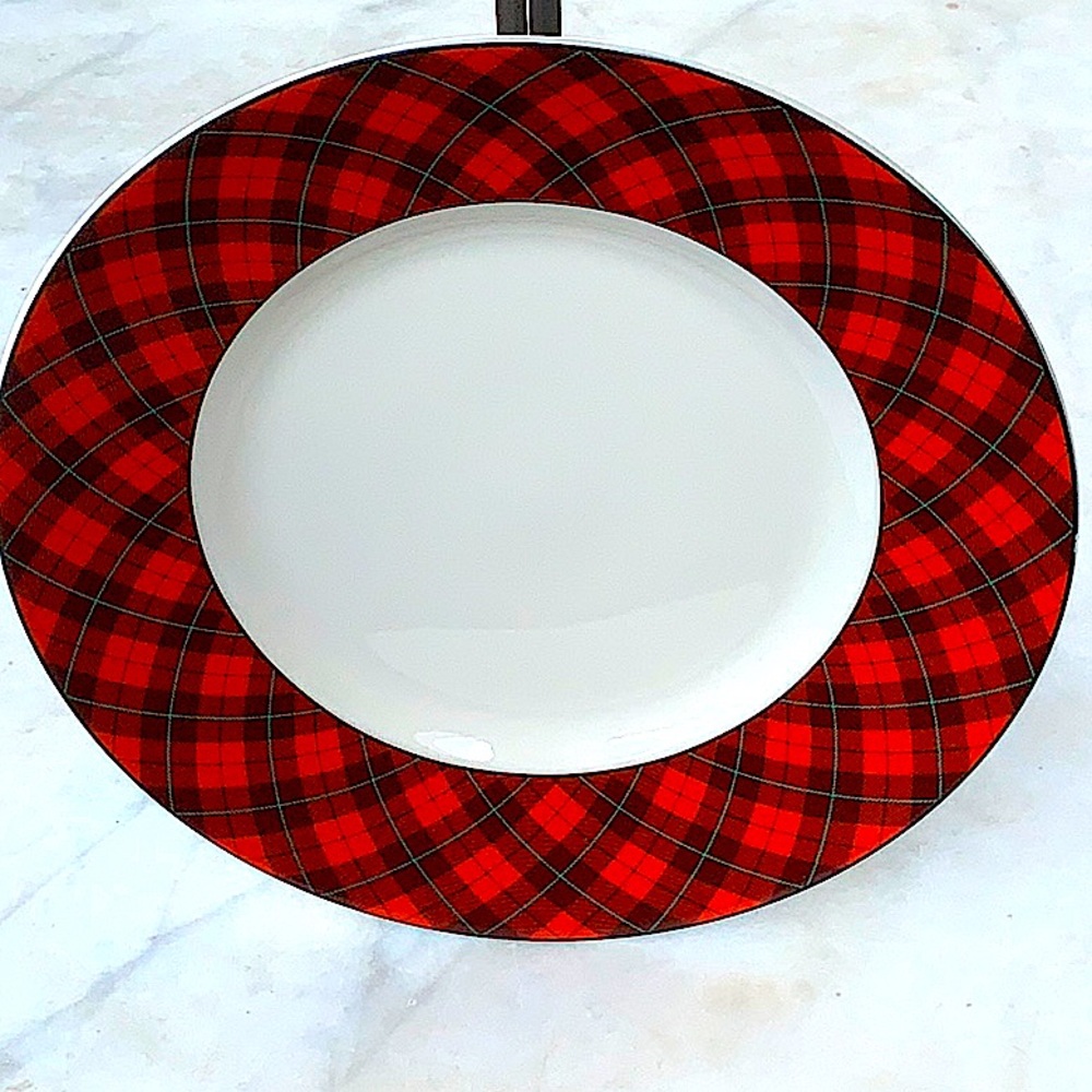 222 FIFTH CHRISTMAS PLAID SALAD PLATE 8 3/4TH INCH RED BLACK GREEN